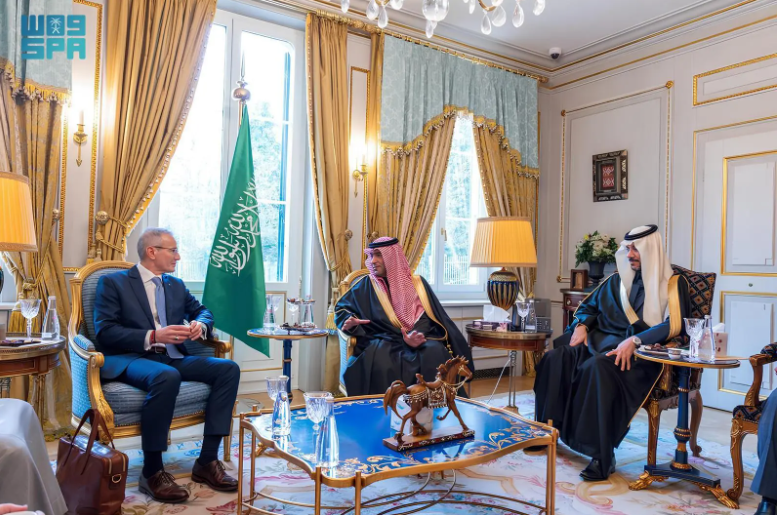 التقى معالي وزير البلديات والإسكان وزير الشؤون الاقتصادية ورئيس اتحاد المقاولين في سويسرا لبحث التعاون في الإسكان والتقنيات الحديثة جنان فدك للتطوير والاستثمار العقاري شقق شقة دبلكس دبلكسية دوبلكس دوبلكسية عقار سيهات القطيف جنان فدك